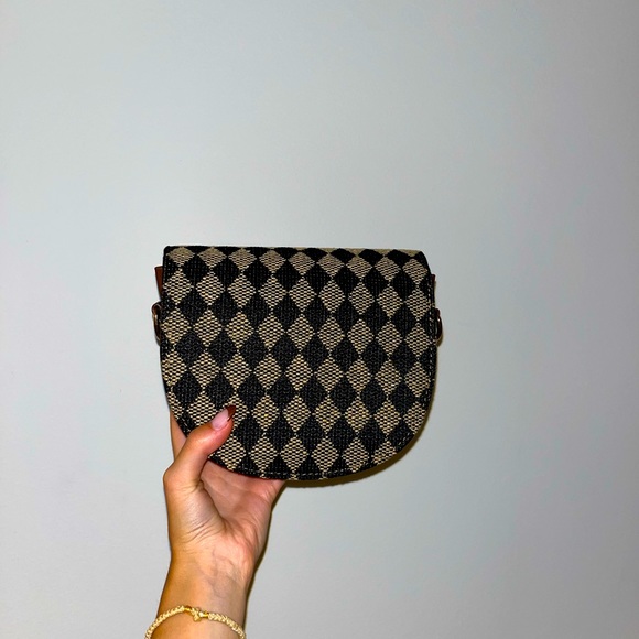 Quinn Crossbody Purse - Picture 3 of 5